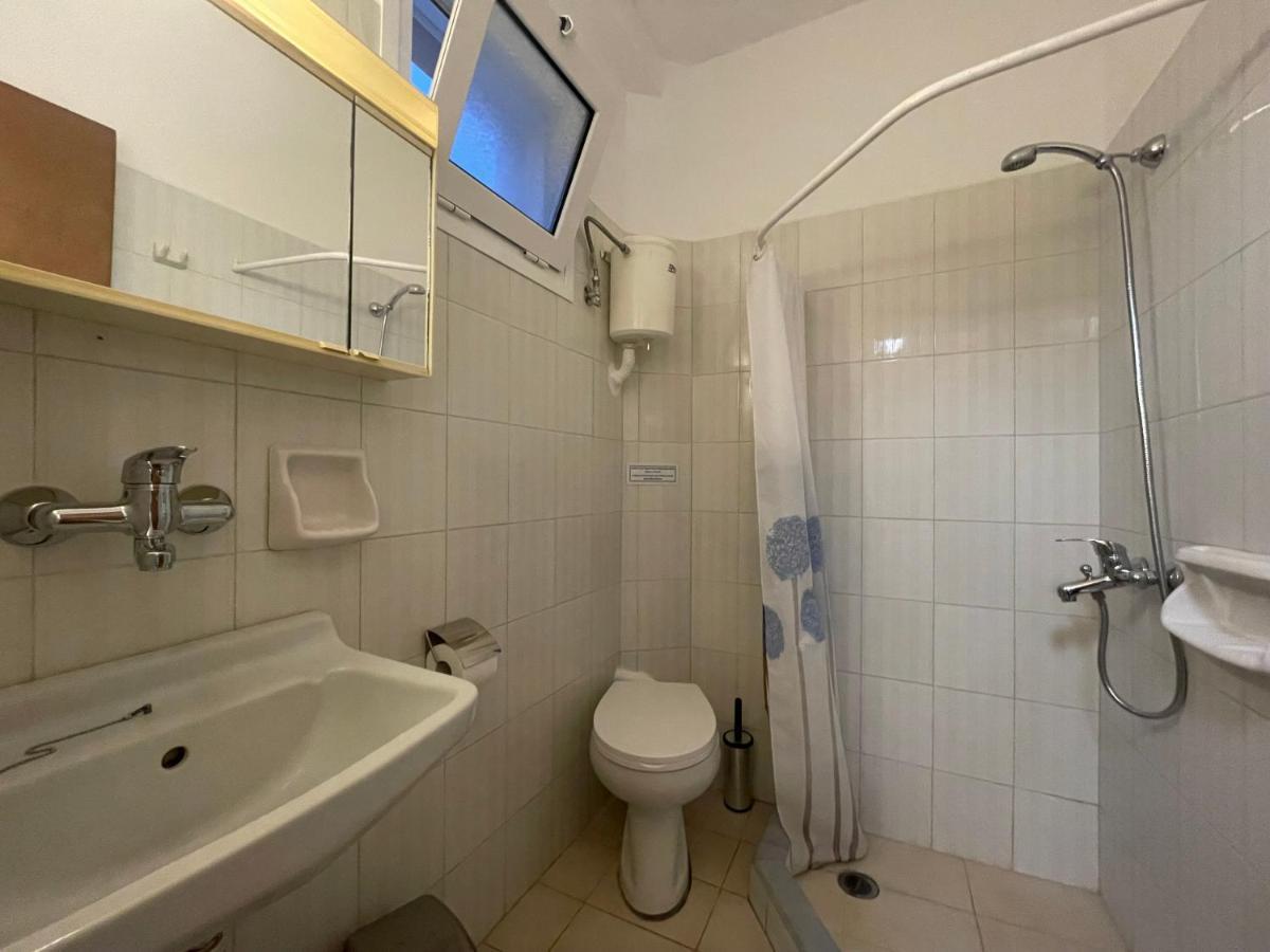Andreas Studios Svoronata Luaran gambar